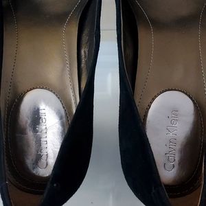 Calvin Klein Women's Black Suede heels Sz.9M